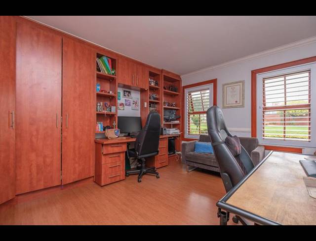 5 BEDROOM HOUSE FOR SALE IN RUIMSIG